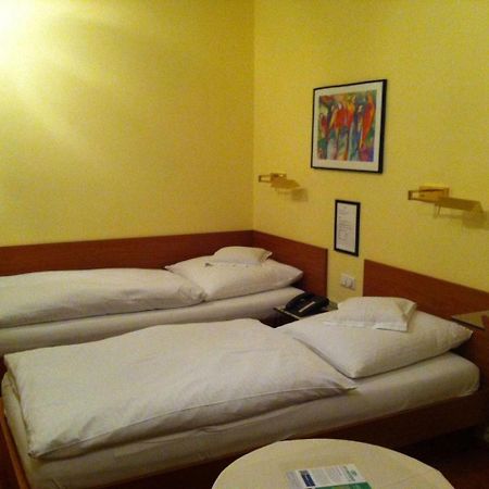 Hotel Die Post Оффенбах Экстерьер фото